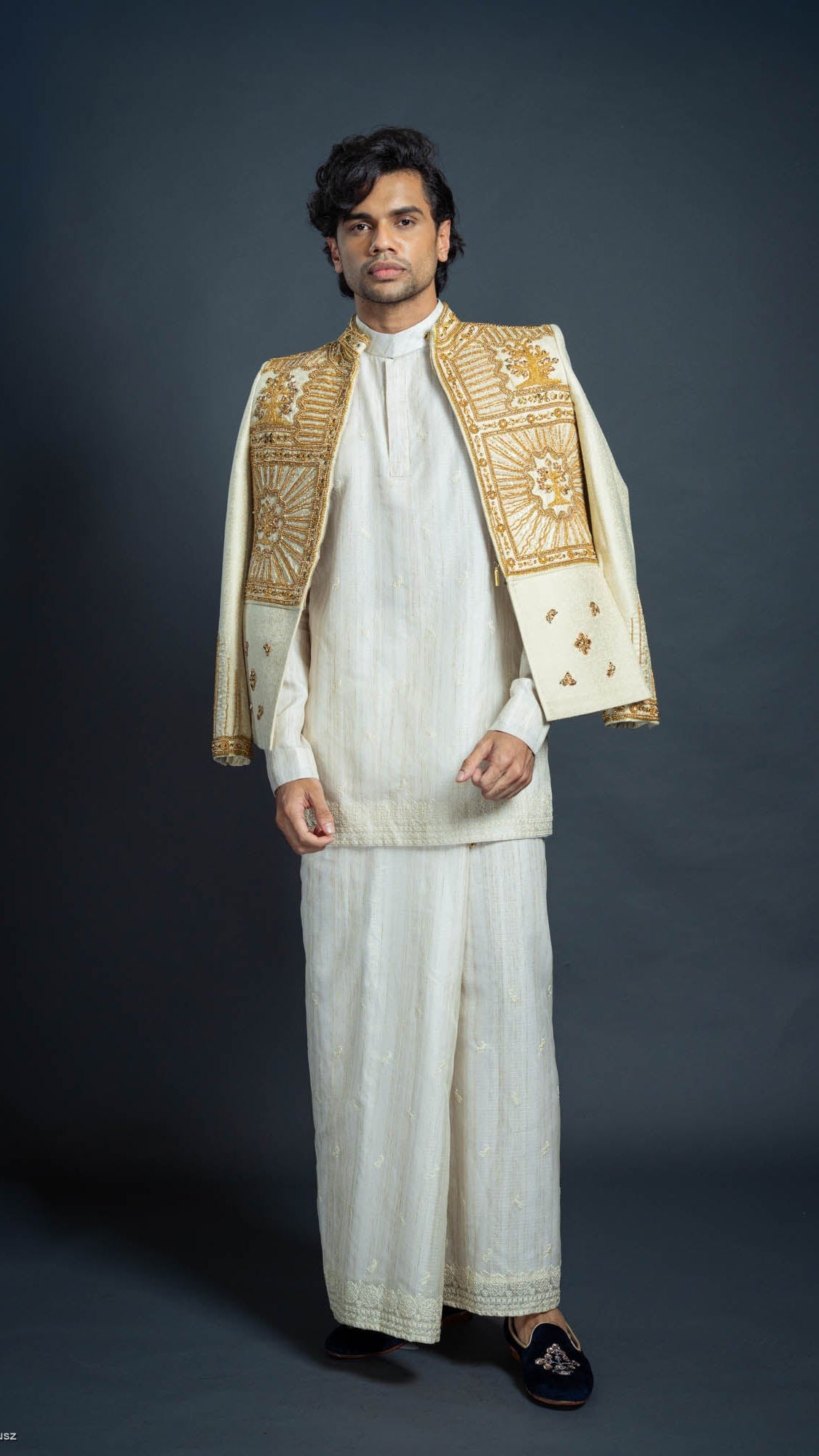 LOVI Aari worked National