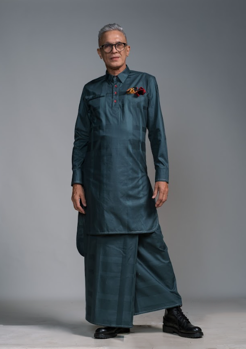 Emerald Green Men's Kurtha and Emerald Green Cargo Sarong