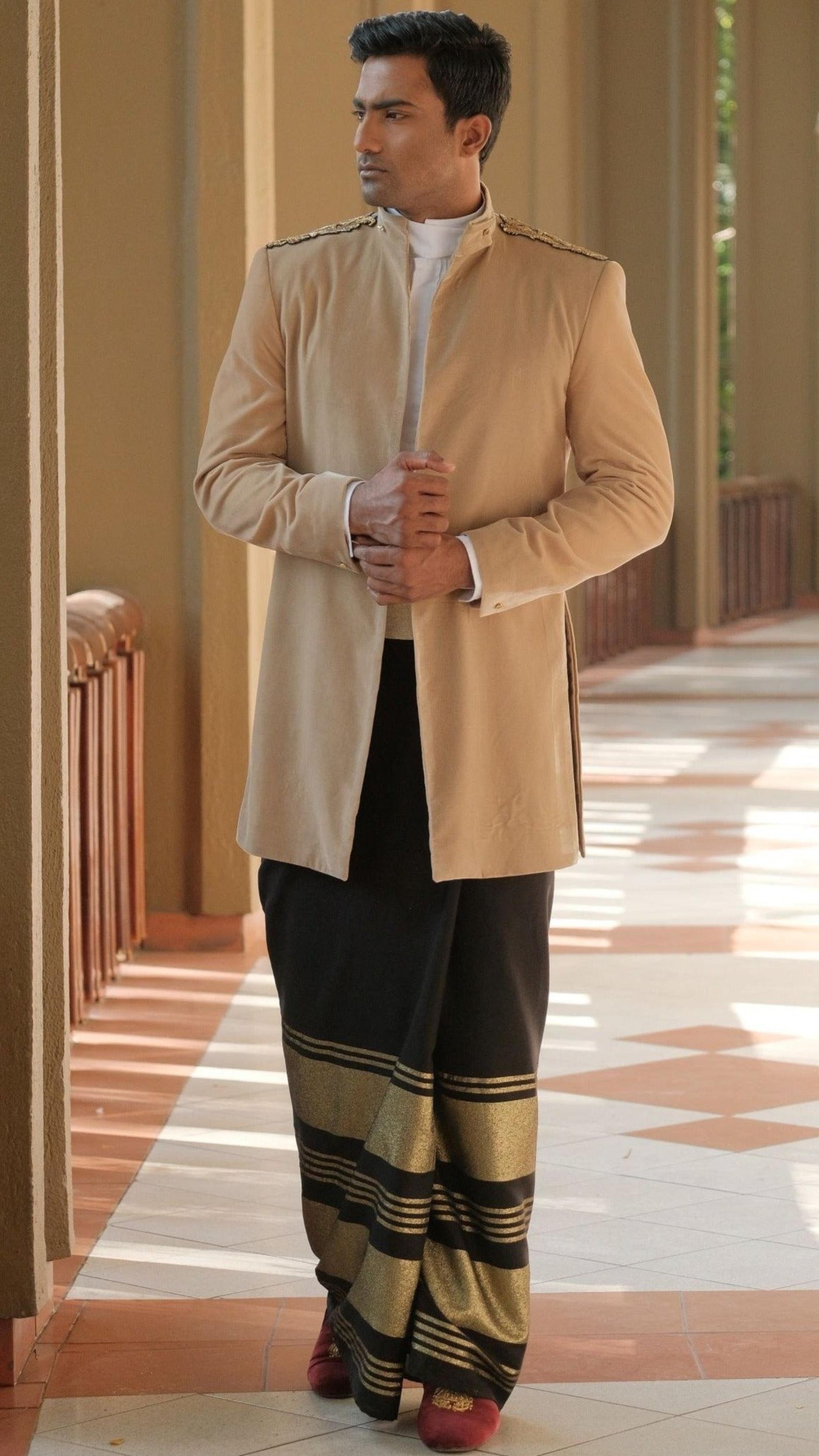 Gold Threaded Handloom Sarong x Beige Detailed Jacket
