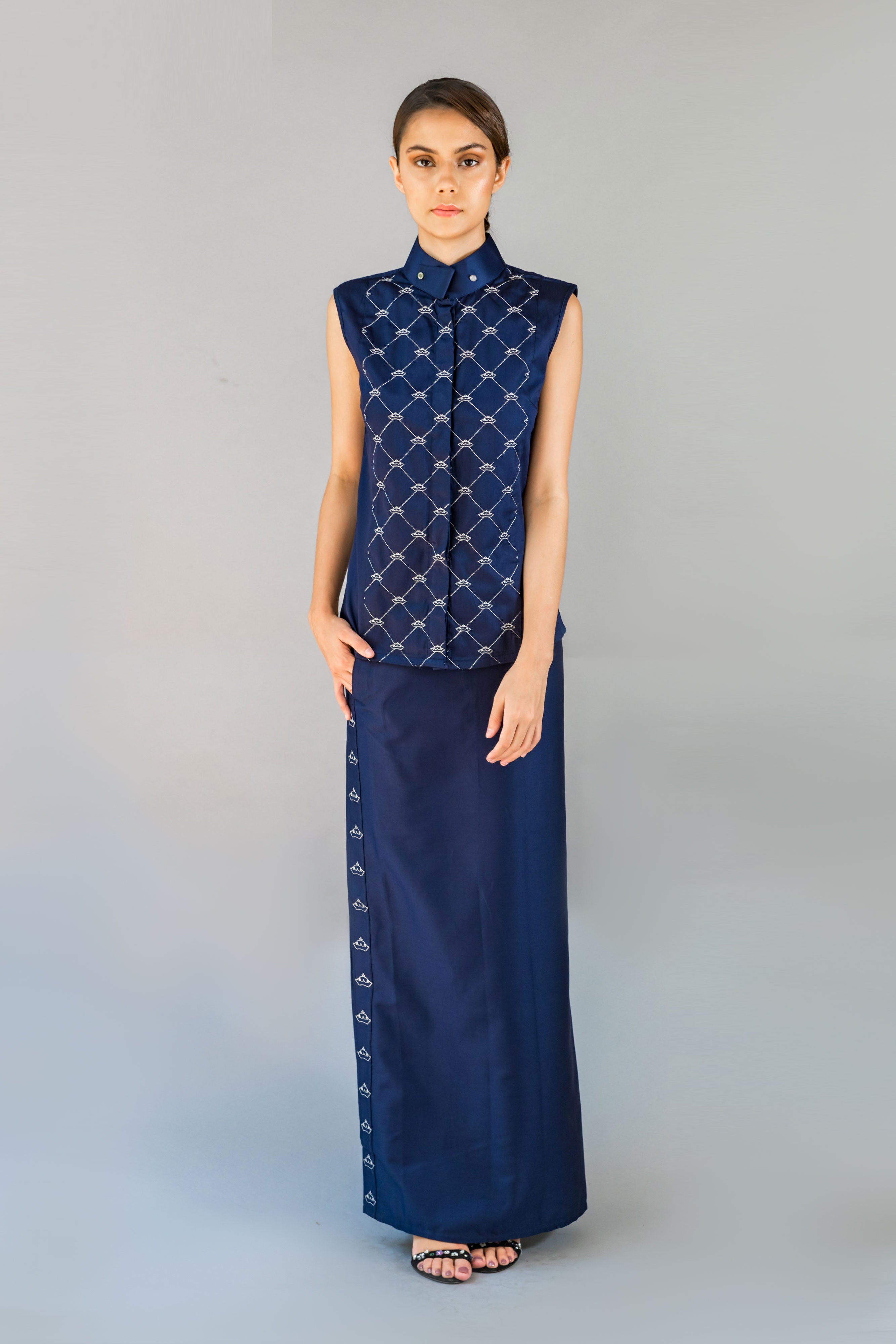 Crown Embroidery Sleeveless Top