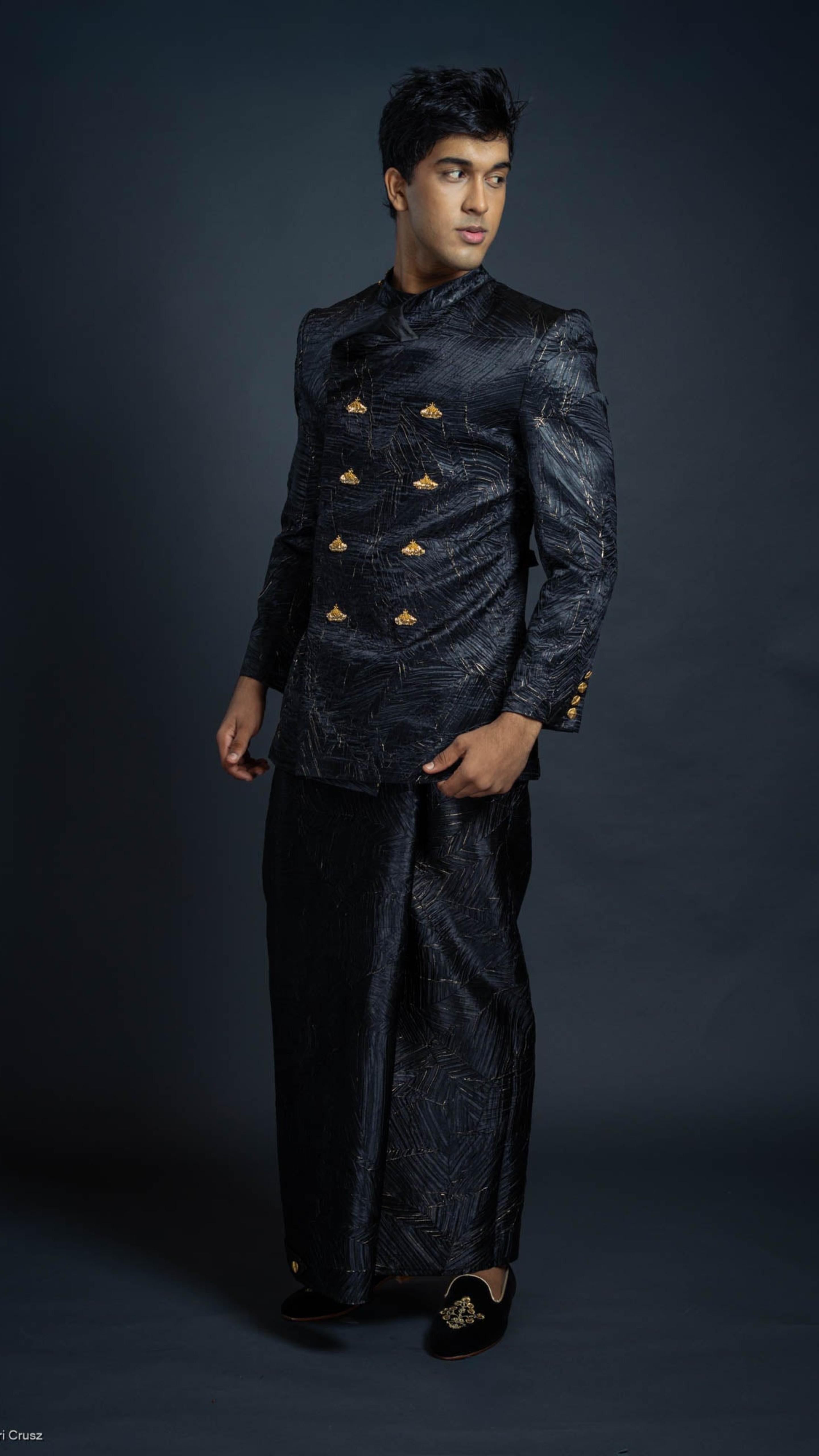 LOVI Crown National Suit