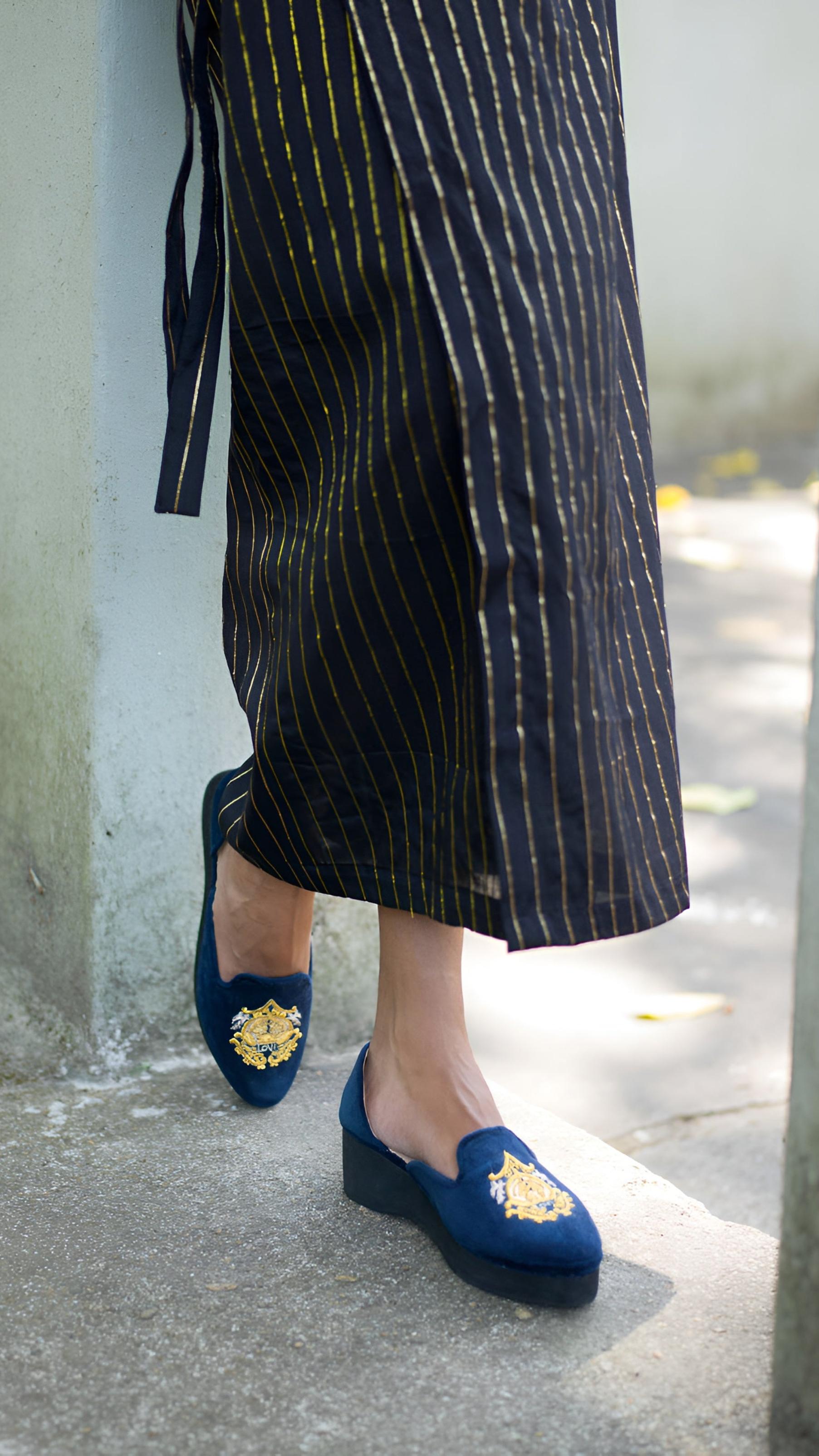 Royal Pinstripes Wrap Sarong in Black & Gold