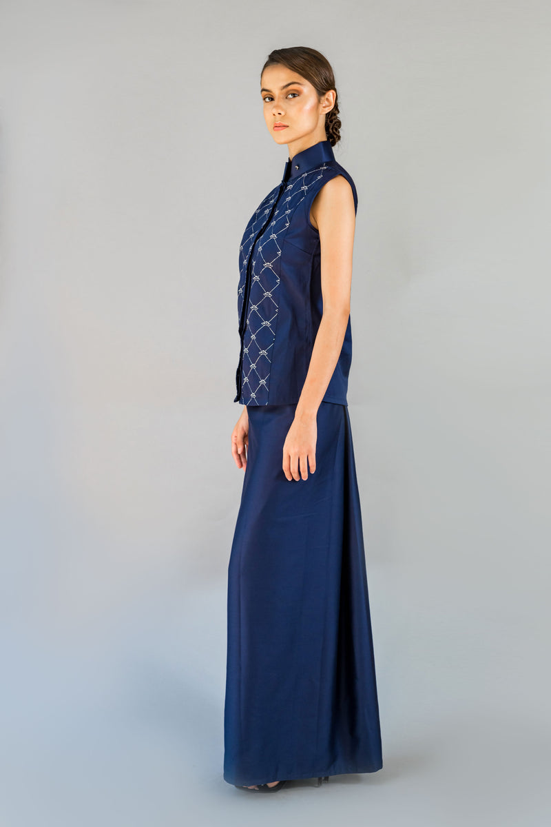 Crown Embroidery Sleeveless Top