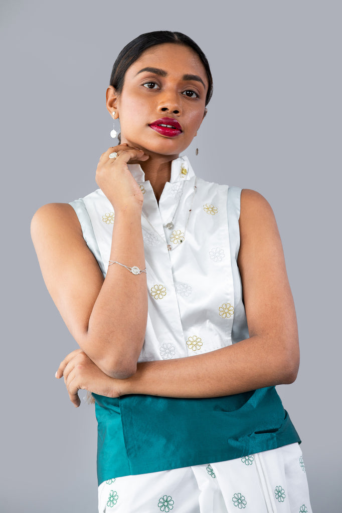 Ladies Sleeveless Floral Embroidered Silk Sri Lankan National