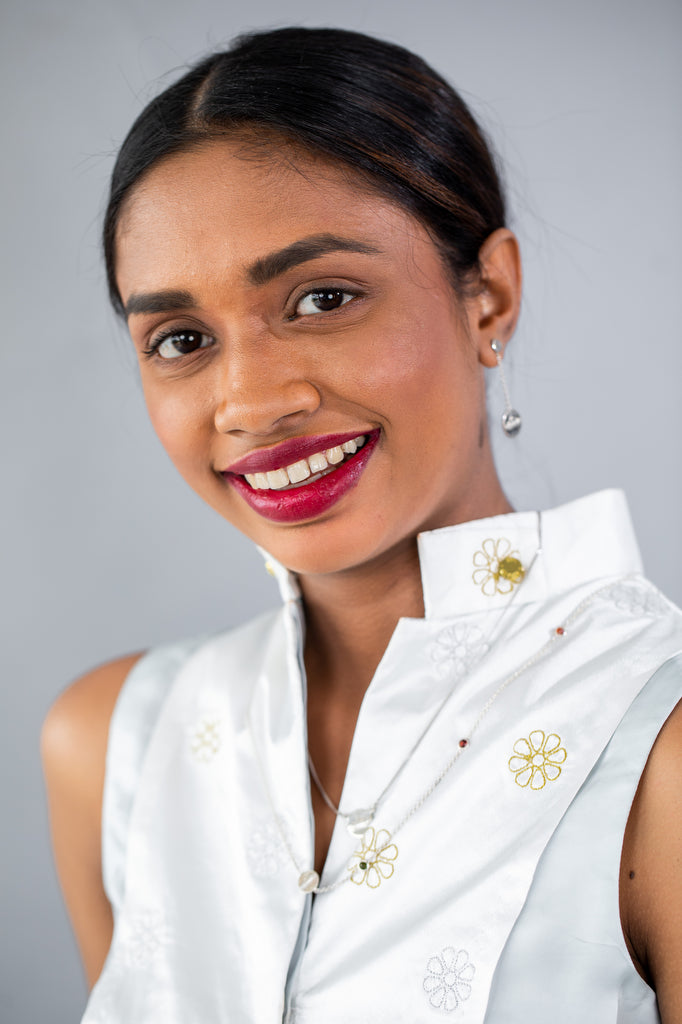 Ladies Sleeveless Floral Embroidered Silk Sri Lankan National